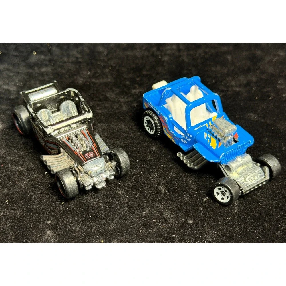 Hot Wheels-Bone Shaker Black 68 & 42 Willys MB Jeep, Diecast Car Lot of 2, 1:64